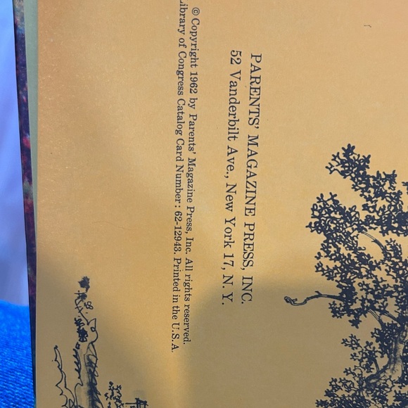 Colorful Illustrated Book - The Wonderful Tree House - Picture 3 of 5